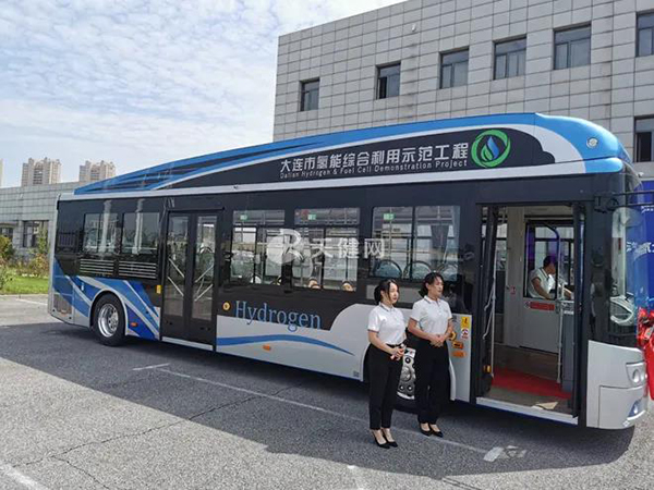 大連首臺氫燃料電池城市客車在一汽大客公司下線