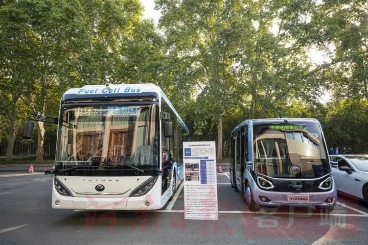 充氫僅需10分鐘 續航500km！宇通5G自動駕駛氫燃料客車亮相