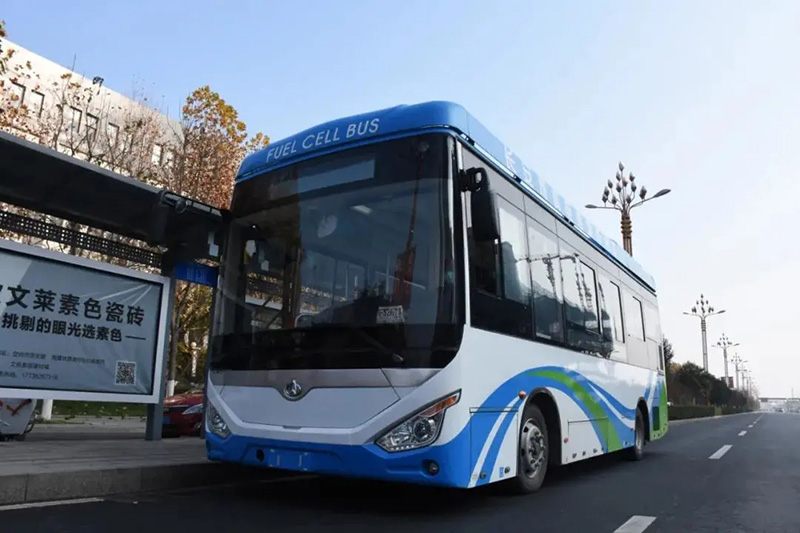 加氫13kg可續(xù)航500多公里！河北定州首輛燃料電池公交車開啟路試