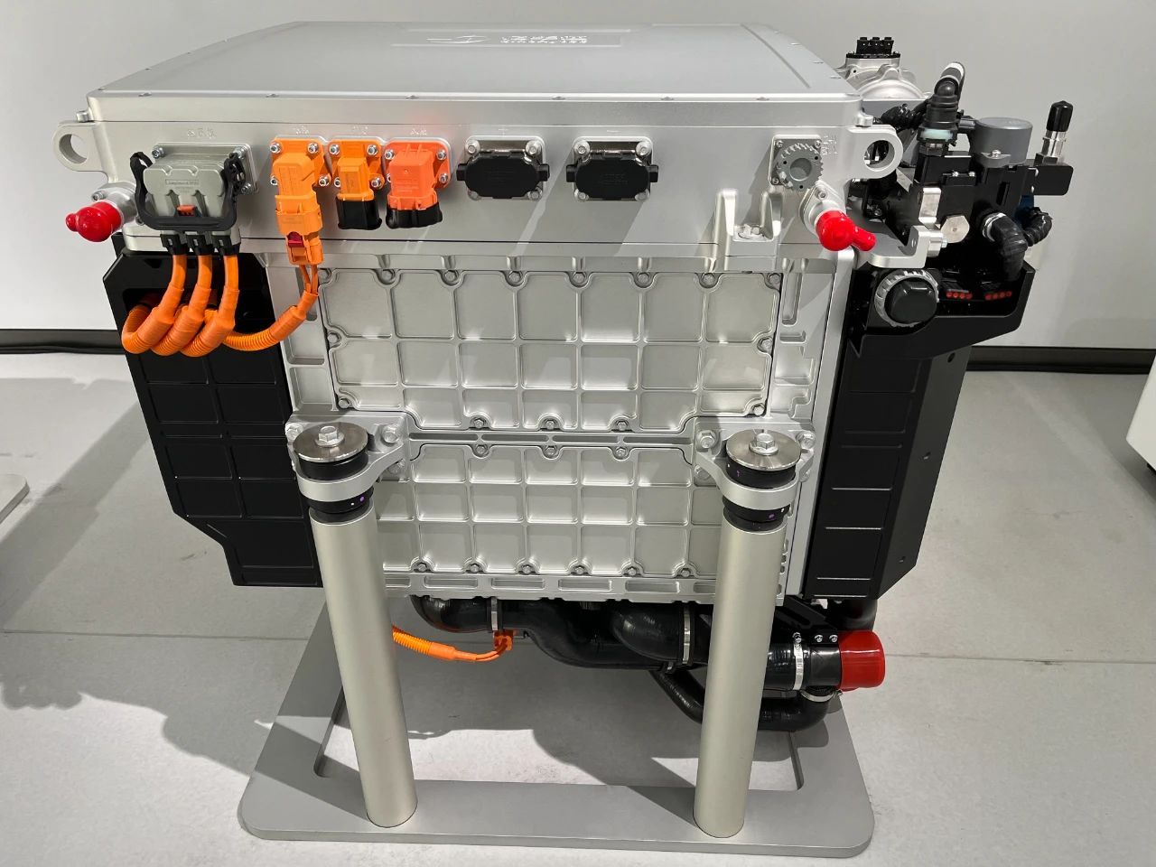 京津冀三地領導在京考察 見證億華通180kW氫燃料電池發動機首發