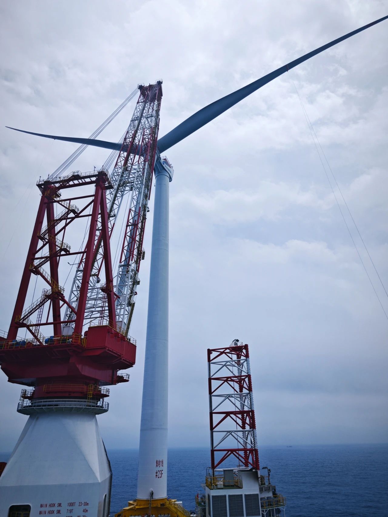 首吊成功！國內首個“海上風電+海洋牧場+海水制氫”融合項目進入風機安裝階段