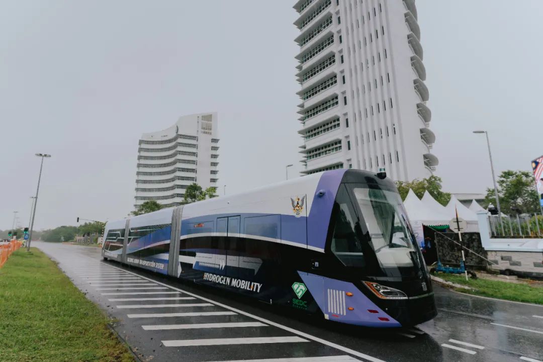 全球首列氫能智軌試跑