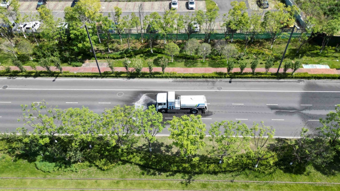 氫能應用場景上新！四川首批氫能驅(qū)動市政灑水車在新都上線