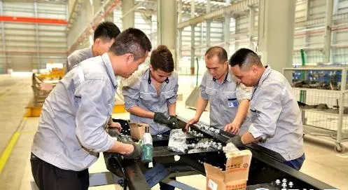國內首輛專為適應氫能系統重卡順利下線