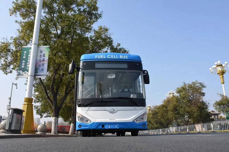 加氫13kg可續(xù)航500多公里！河北定州首輛燃料電池公交車開啟路試
