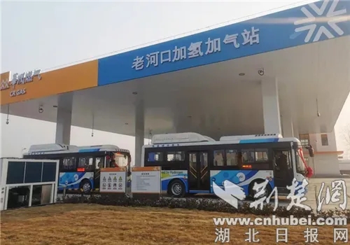 全球首臺氫燃料抑塵車在湖北襄陽亮相
