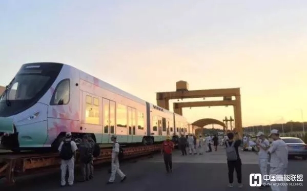 我國首臺氫燃料電池混合動力機車在中車大同下線